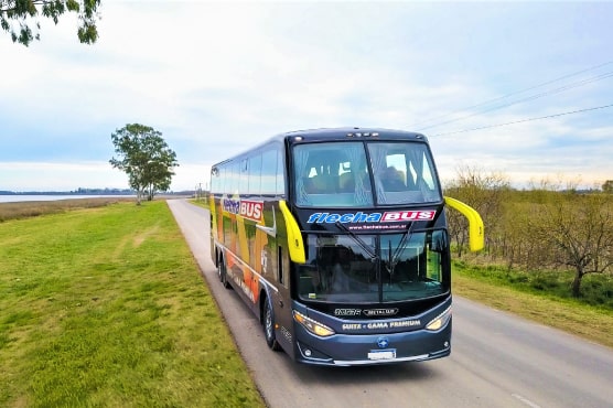 Empresa de micros Flecha Bus viajando a Gualeguaychú